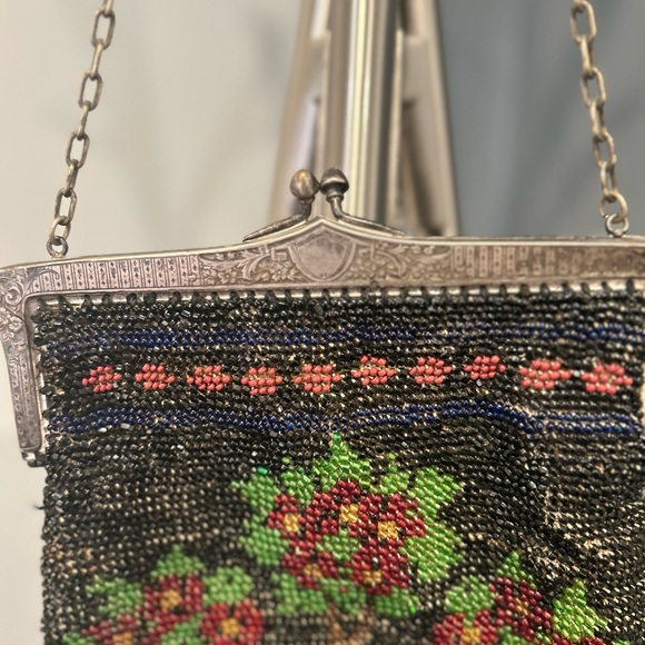 COPY - Gorgeous Vintage beaded handbag with intricate  Floral Design. - Picture 4 of 8
